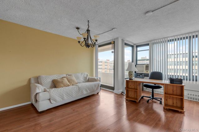 166-31 9th Ave 8A, Beechhurst, NY 11357