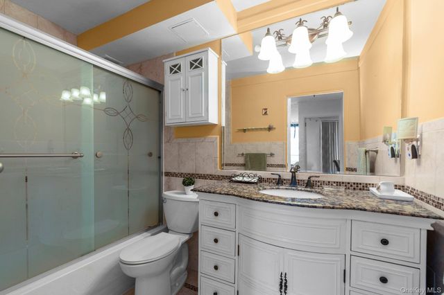 166-31 9th Ave 8A, Beechhurst, NY 11357