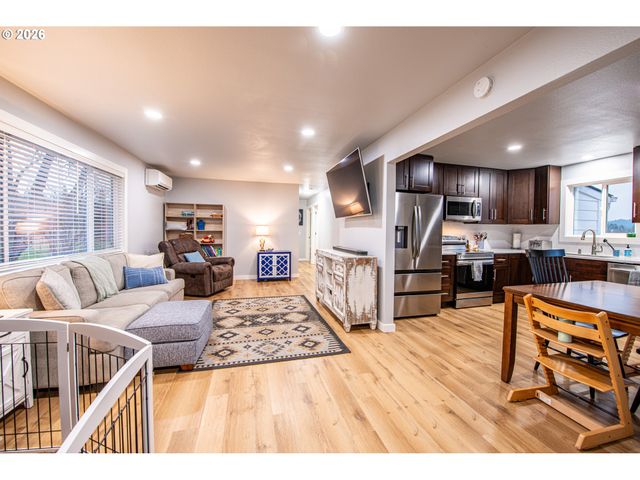 28500 GIMPL HILL Rd, Eugene, OR 97402