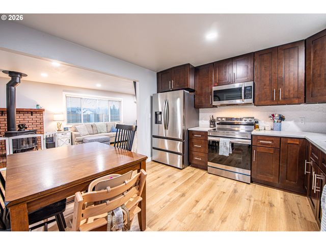 28500 GIMPL HILL Rd, Eugene, OR 97402