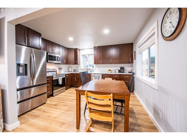 28500 GIMPL HILL Rd, Eugene, OR 97402