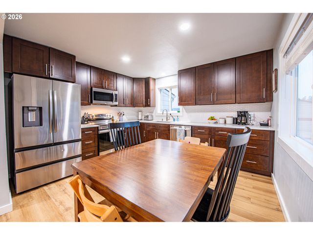 28500 GIMPL HILL Rd, Eugene, OR 97402