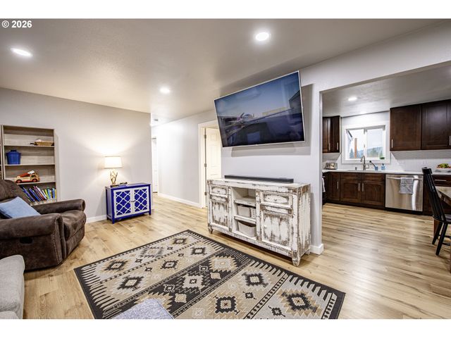 28500 GIMPL HILL Rd, Eugene, OR 97402