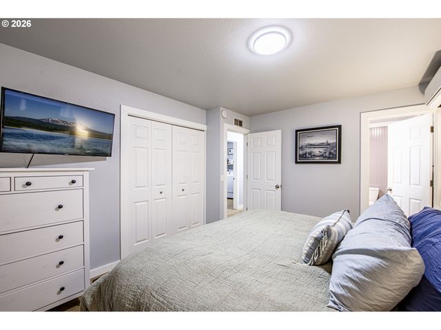 28500 GIMPL HILL Rd, Eugene, OR 97402