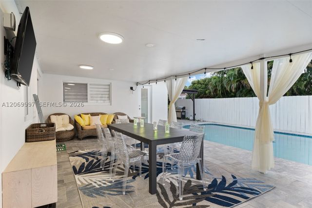 208 SE 4th Ter, Dania Beach, FL 33004
