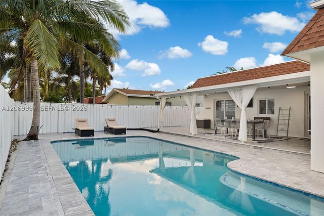 208 SE 4th Ter, Dania Beach, FL 33004