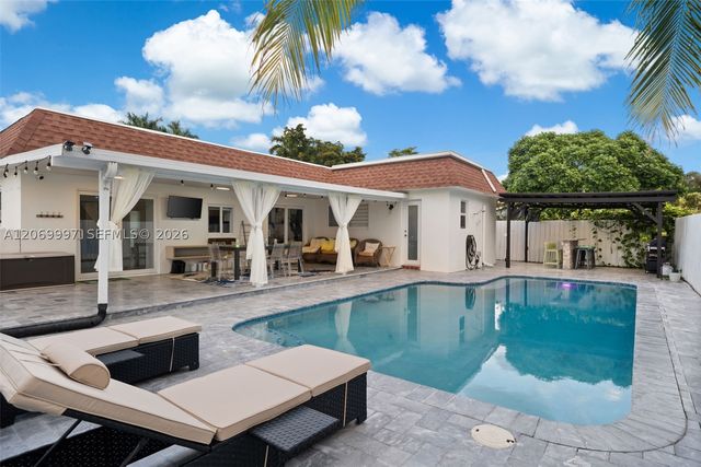 208 SE 4th Ter, Dania Beach, FL 33004