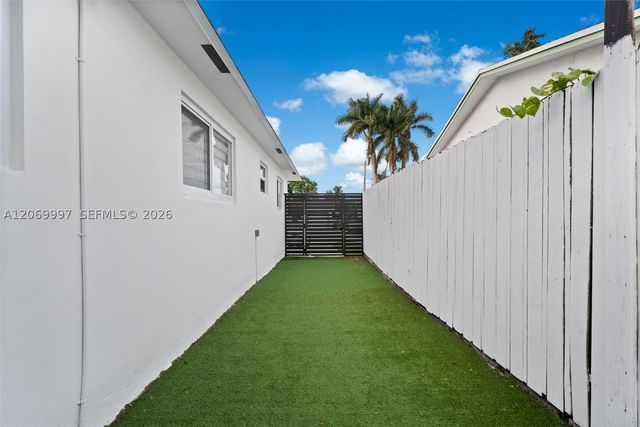 208 SE 4th Ter, Dania Beach, FL 33004