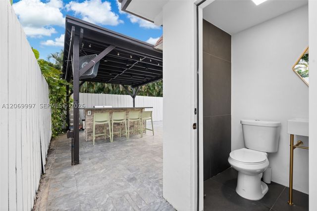 208 SE 4th Ter, Dania Beach, FL 33004