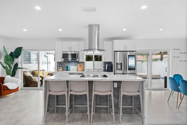 208 SE 4th Ter, Dania Beach, FL 33004