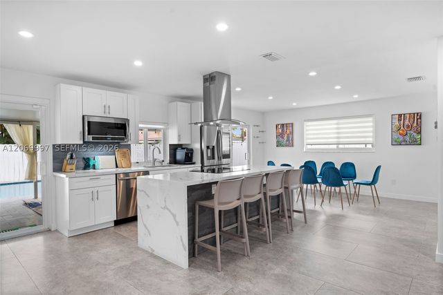 208 SE 4th Ter, Dania Beach, FL 33004