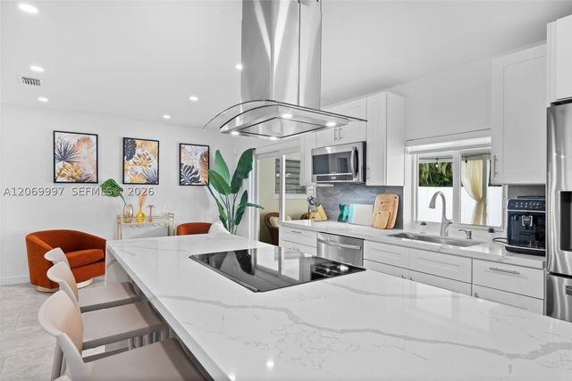 208 SE 4th Ter, Dania Beach, FL 33004