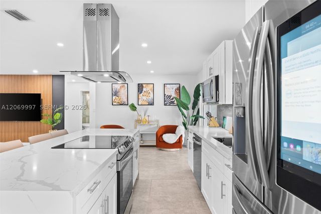 208 SE 4th Ter, Dania Beach, FL 33004