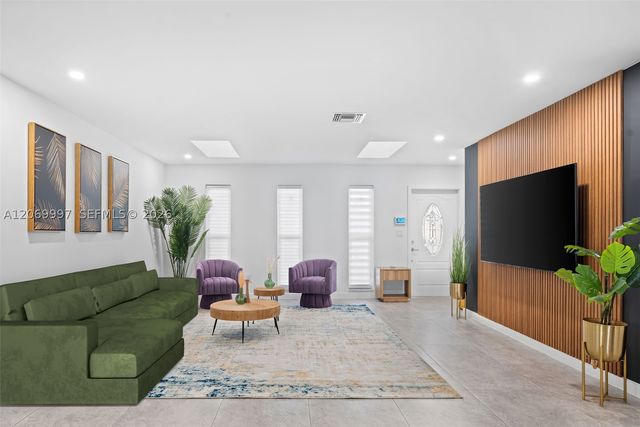 208 SE 4th Ter, Dania Beach, FL 33004