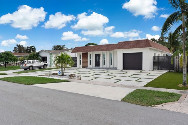 208 SE 4th Ter, Dania Beach, FL 33004