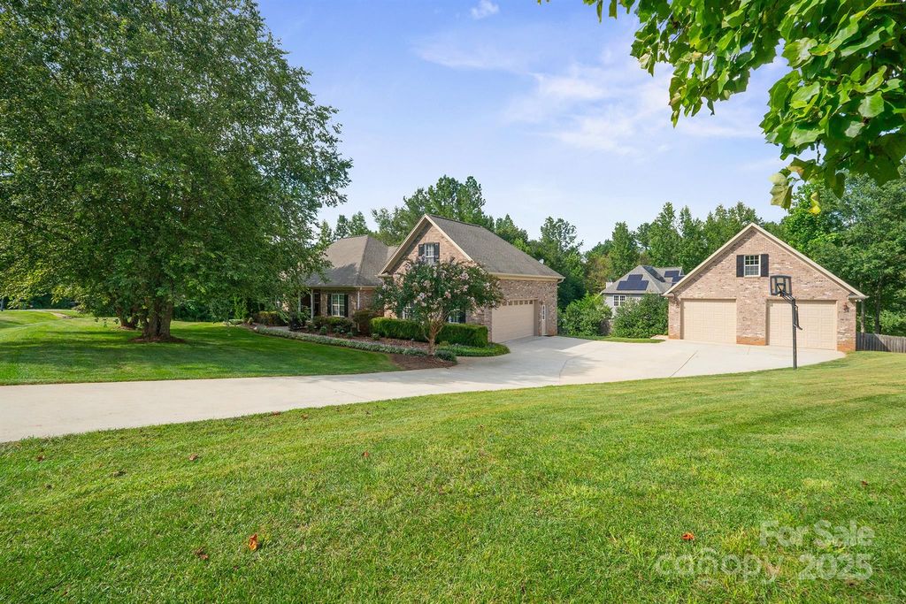 6200 Bellingham Drive, Mount Holly, NC 28120