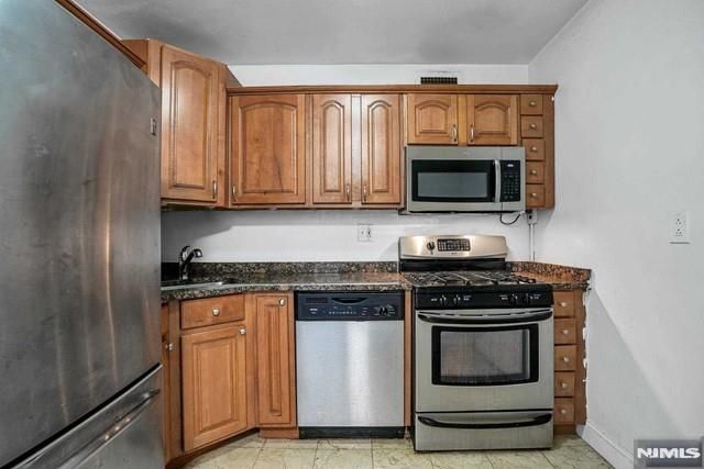 2100 Linwood Avenue 15P, Fort Lee, NJ 07024