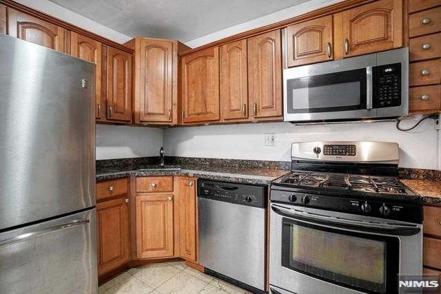 2100 Linwood Avenue 15P, Fort Lee, NJ 07024