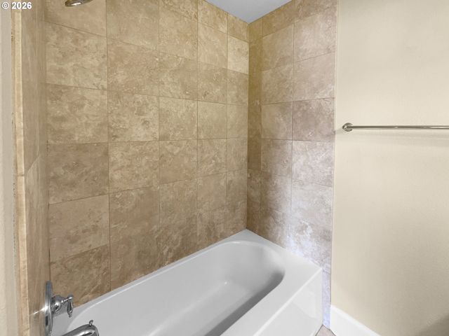 18485 Sw STEPPING STONE Dr 51, Beaverton, OR 97003