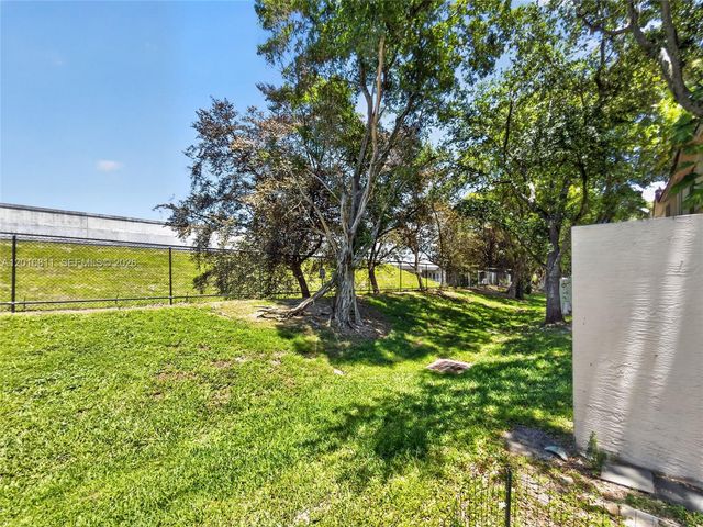12415 SW 42nd St, Miramar, FL 33027