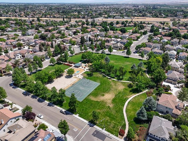 723 Ann Gabriel Ln, Tracy, CA 95377