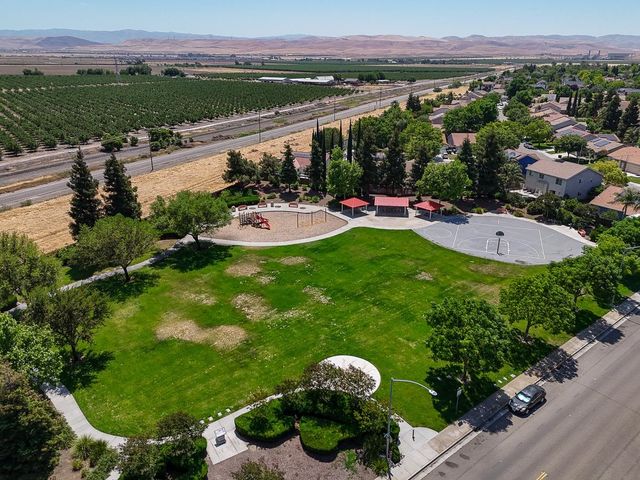 723 Ann Gabriel Ln, Tracy, CA 95377