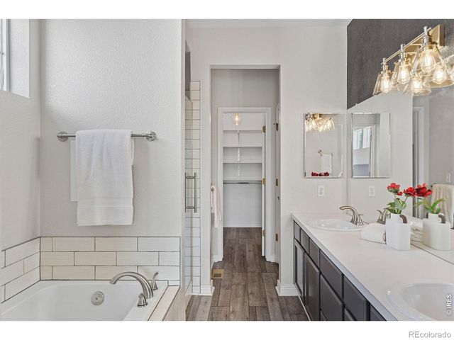 933 Ninebark Lane, Longmont, CO 80503