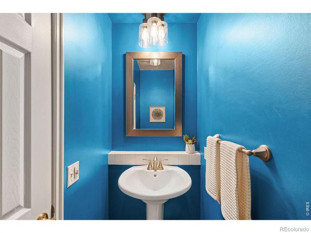 933 Ninebark Lane, Longmont, CO 80503