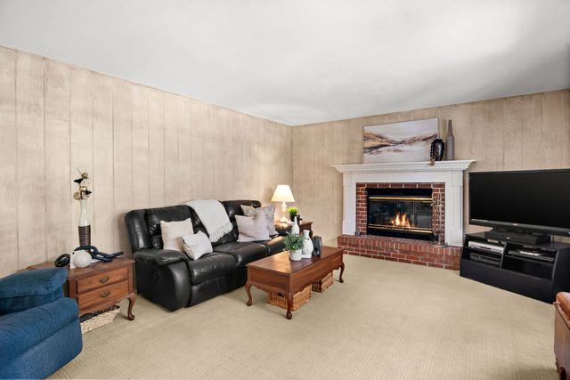 2130 Valley Creek Drive, Elgin, IL 60123