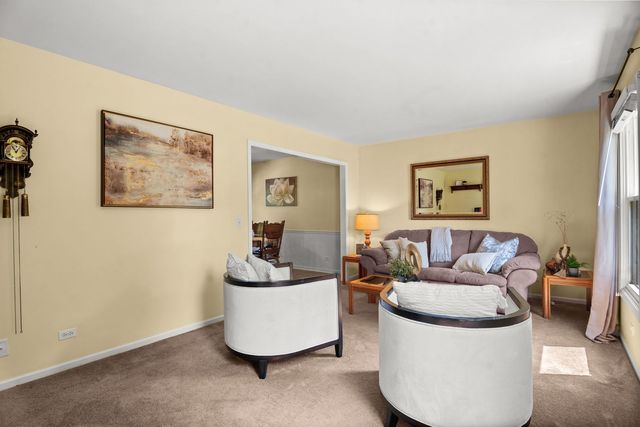 2130 Valley Creek Drive, Elgin, IL 60123