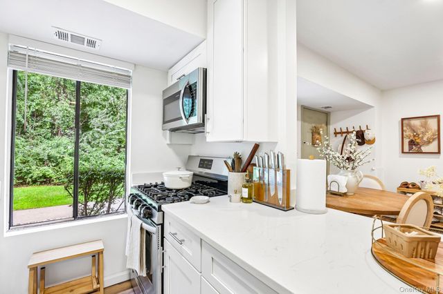 1 Houston Court H1, Coram, NY 11727