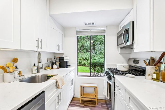 1 Houston Court H1, Coram, NY 11727