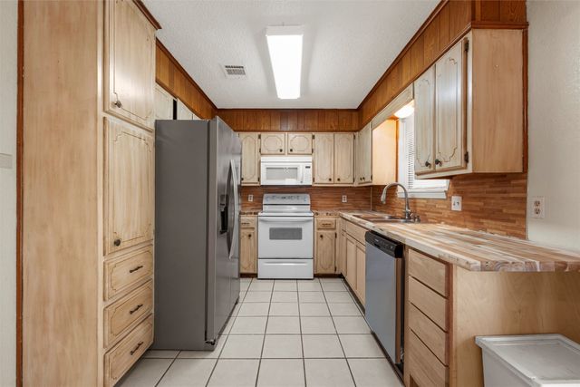 509 E Karels Drive, Robinson, TX 76706