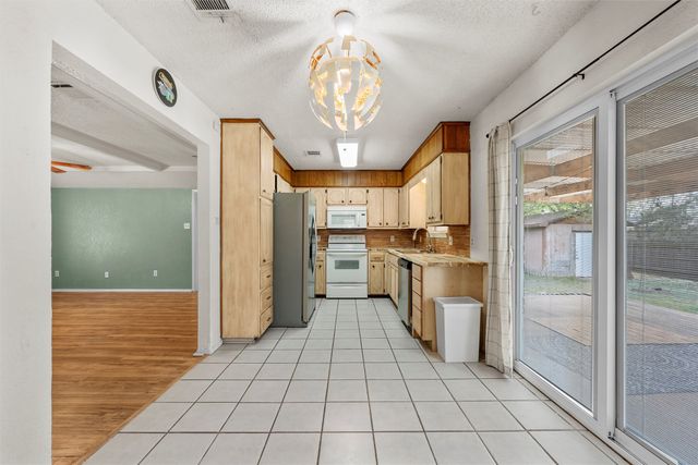 509 E Karels Drive, Robinson, TX 76706