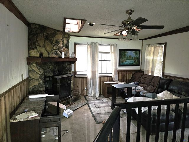 2240 County Road 2162, Barry, TX 75102