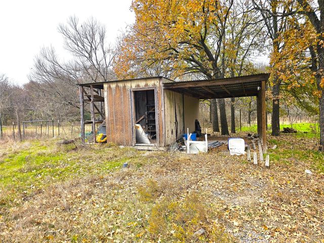 2240 County Road 2162, Barry, TX 75102