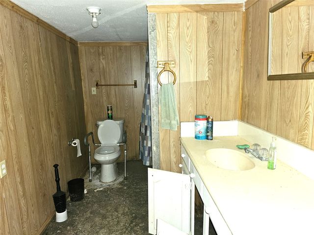 2240 County Road 2162, Barry, TX 75102