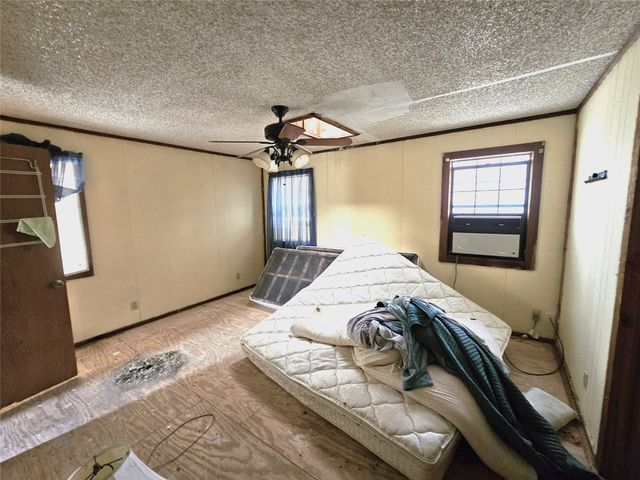 2240 County Road 2162, Barry, TX 75102