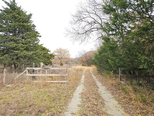 2240 County Road 2162, Barry, TX 75102