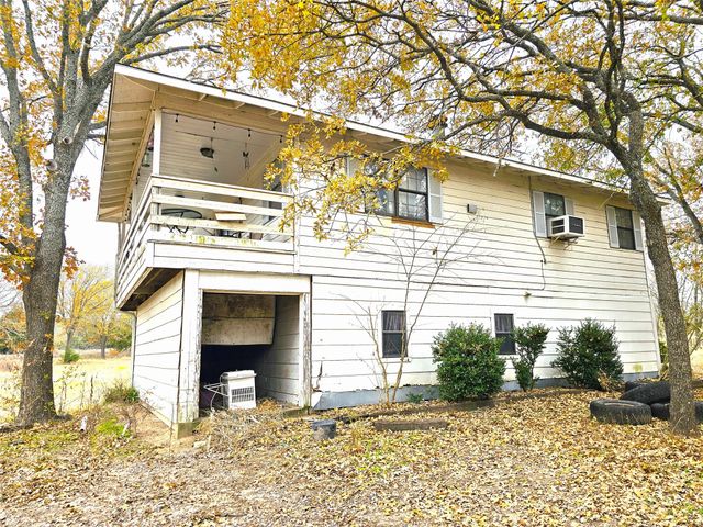 2240 County Road 2162, Barry, TX 75102