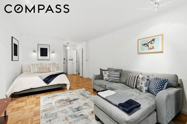 301 E 22nd St Apt 8B, New York City, NY 10010