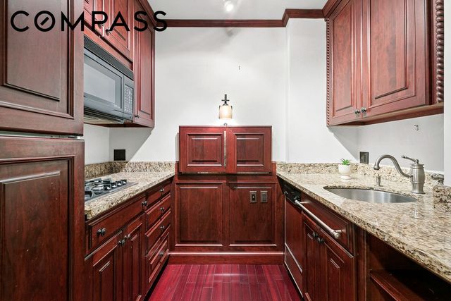 301 E 22nd St Apt 8B, New York City, NY 10010