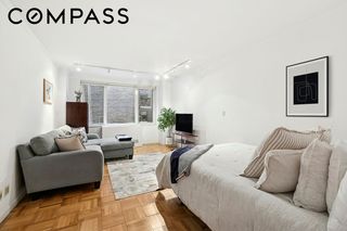 301 E 22nd St Apt 8B, New York City, NY 10010