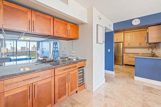 20335 W Country Club Dr 1208, Aventura, FL 33180