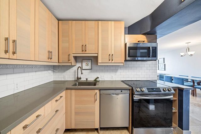 20335 W Country Club Dr 1208, Aventura, FL 33180