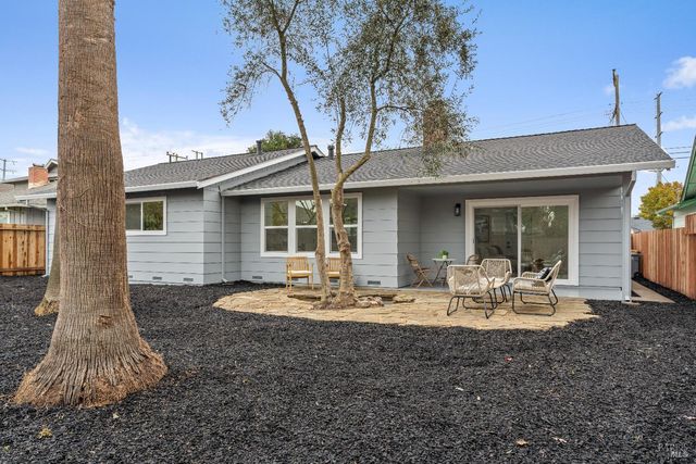 1415 Manhattan Way, Santa Rosa, CA 95401