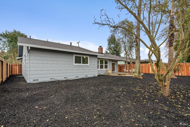 1415 Manhattan Way, Santa Rosa, CA 95401
