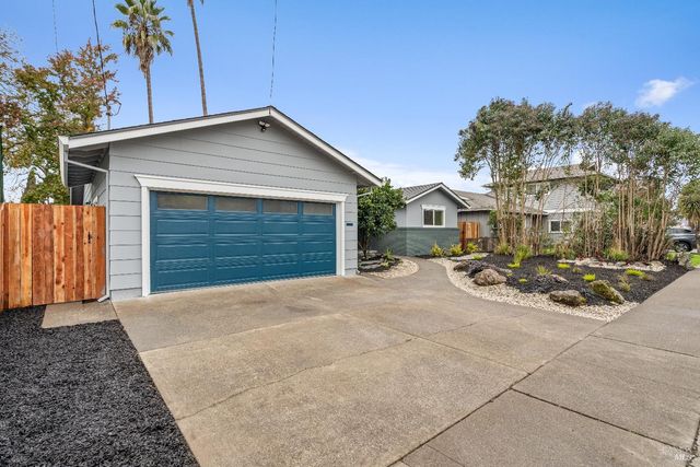 1415 Manhattan Way, Santa Rosa, CA 95401