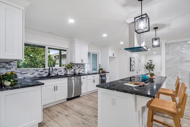 1415 Manhattan Way, Santa Rosa, CA 95401