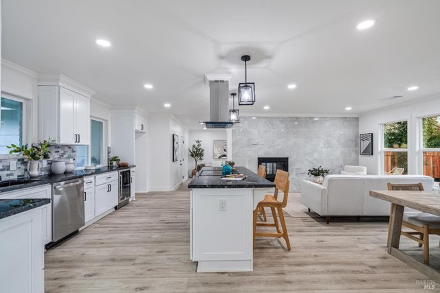 1415 Manhattan Way, Santa Rosa, CA 95401